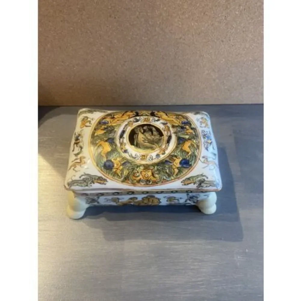 Vintage United Wilson 1897 Chinese Porcelain Footed Trinket Box BEAUTIFUL